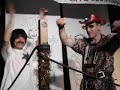 filmed at nantes, a competition of drawing catch.
some explanation by referees, and first contestants, jose move and karmanimal.
to make it short, a subjet is selected randomly with words mixed in a bucket.
it's subject 1 versus subject 2.
the two contestant have to draw the subjects before the end of the two rounds, and public choose and vote for one of them.
subject of this first fight was tecktonick vs cooking