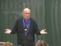 Dr. Eugen Drewermann, Christlicher Theologe, PaderbornWie hältst Du's mit den Tieren oder: von der Notwendigkeit einer neuen Ethik (Teil 6 von 9)19. Oktober 2006, Ruprecht-Karls-Universität HeidelbergEine Hauptsache der fortschreitenden Naturzerstörung ergibt sich aus der Anthropozentrik des christlichen Weltbildes, wonach die gesamte Welt auf den Menschen hin geschaffen wurde. Die Selbstanschauung der menschlichen Spezies auf dem Planeten Erde erscheint geradezu als die Vollendung eines göttlichen Auftrags, und selbst der Begriff Verantwortung meint mit Bezug auf den Menschen allein die Verteidigung des menschlichen Art-Egoismus gegen alle anderen Lebensformen: Da erkranken in  Britannien - durch menschliche Fehlernährung - Rinder an BSE, und es müssen zum Schutz der Menschen 4 Millionen von ihnen getötet und verbrannt werden; da erkranken Vögel an einem Virus, das auch Menschen befallen kann, und es werden 100 Millionen von ihnen vergast. Was wir derzeit anrichten, ist eine Querschnittslähmung durch den Motor der Evolution. Dabei wissen wir seit 1859, als Darwin die 