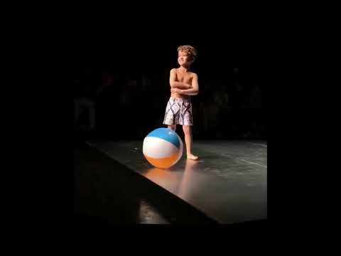 Hijos de "Nacho" fueron sensación en el Miami Fashion Week (VÍDEO)