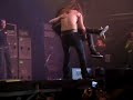 Kiko Loureiro y Maria Ilmoniemi stage diving