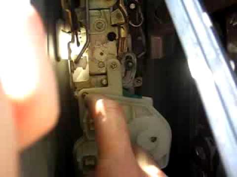 How To : Replace Honda Civic Si Door Lock Actuator