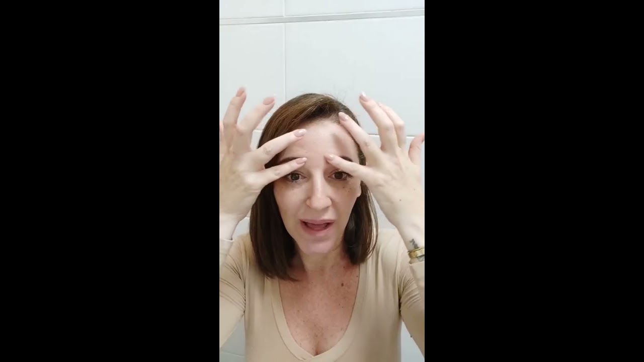 הקמט בין הגבות מטריד אותך? עשי איתי את התרגיל הבא