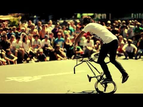 BMX BIKES TRICKS STUNTS CRASHES