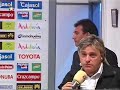 Schuster se enfada y abandona una rueda de prensa
