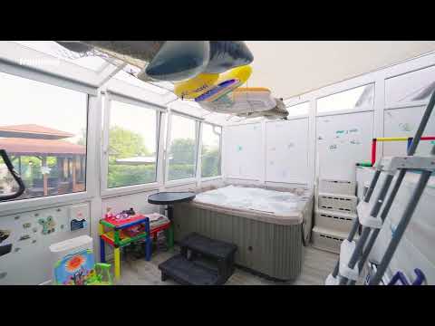 Video Prodej rodinného domu 250 m², Strachotín