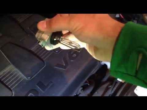 Replacing HID D1S bulb 2009 Chrysler Town & Country