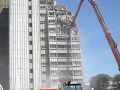 2010-05-09 | Dmoliton " les 4 tours " Aulnay sous bois - IODURE 2049 ~> Dmolition par grignotage du 10 rue Henri Matisse , cit des 4 tours aux 3000, Aulnay sous bois, De lourds blocs de bton tombent de haut ... ()