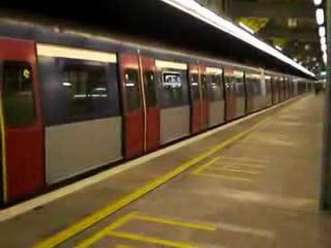 回廠列車 ( MLR ) 駛經港鐵太和站