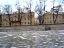 Izotza apurtzen