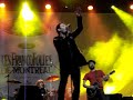 francofolies de montr�al 2008. xavier caf��ne sur la grande sc�ne avec des musiciens de r�ve! michel away langevin aux drums, vincent peake � la basse et serge pelletier � la guitare.