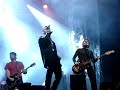 francofolies de montr�al 2008. xavier caf��ne sur la grande sc�ne avec des musiciens de r�ve! michel away langevin aux drums, vincent peake � la basse et serge pelletier � la guitare.