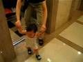 videos de Astin is walking out a lift