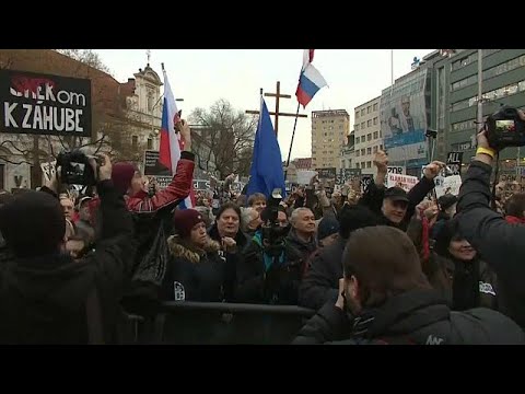 Riesendemo gegen die slowakische Regierung in Brati ...