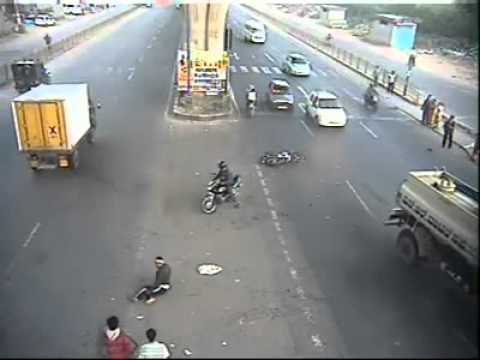 A lucky escape in a Stunning accident in Bangalore