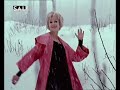 un jour mon p�re me dit : fiston
j'te vois sortir le soir
a ton �ge il y a des choses
qu'un gar�on doit savoir
les filles tu sais, m�fie-toi
c'est pas c'que tu crois

elles sont toutes
belles belles belles comme le jour
belles belles belles comme l'amour

elles te rendront fou de joie
fou de douleur mais crois-moi
mais plus fou d'elles de jour en jour
puis des filles de plus en plus
tu vas en rencontrer
peut-�tre m�me qu'un soir
tu oublieras de rentrer
plus t'en verras, plus t'en auras
et plus tu comprendras
dans ces moments, tu te souviendras
que ton vieux p�re disait :

elles sont toutes
belles belles belles comme le jour
belles belles belles comme l'amour

elles te rendront fou de joie
fou de douleur mais crois-moi
plus fou d'elles d'elles d'elles de jour en jour
un jour enfin tu la verras
tu n'peux pas te tromper
tu voudras lui dire 