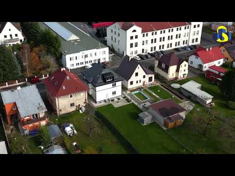 Video Dům se dvěma bytovými prostory, komerčně využitelným přízemím a užitným suterénem v Krajkové