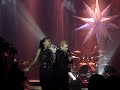 robinson cantando com jamily em seu dvd.