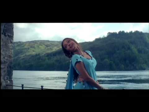 Aishwarya Rai Bachchan in Kandukondain Kandukondain HD (Great song)