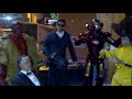 Estante con figuras hot toys y enterbay