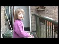 Winter2008-2009 Sophia voert de vogels.