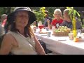 t�m�kin l�ytyy sumffaan paluu-dvd:lt�, mutta t�ss� on hiukan eri versio! jarkko on hieno nimi ja tod.n�k. jarkot ovat hyvi� tyyppej� - t�ss� jarkko-nimi on lainattu kuvaamaan tunnetilaa (jarkkoutta).  jarkkous ei ole heikkoutta, enemminkin vaikkapa lassista ja leevist� karannutta ja turbotettua viivojen sis�ll� pysym�t�nt� tussausta.
kaikkihan me joskus jarkkoudumme - olkaamme armollisia jarkkoudelle. ei se �rjym�ll� korjaannu - hipaisemalla omatuntonsarvia ehk� auttaa?!