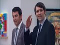 ANTENA3.COM - www.antena3.com Museo Coconut es una comedia de situación española, que se emite en el canal de televisión Neox. Cantar falsete es un requisito fundamental para ser guía de cualquier museo. ¿Con cuál de ellos se quedará Jaime Walter?