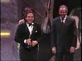 Cristian Castro acepta su premio