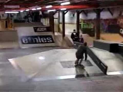 BMX BIKES TRICKS STUNTS CRASHES