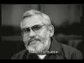 esto es un mensaje...
de parte del residente 'e calle 13...
pa' to' el gobierno...
y pa' to' los puertorrique�os...
danny, m�tele ah�...

queridos compatriotas...
abogados, maestros, alcaldes, y chotas
doctores, bichotes, bomberos, enfermeros
contables, traqueteros, pirag�eros, to' el mundo entero
por mi madre que hoy me disfrazo de machetero
y esta noche voy a ahorcar a diez marineros
hoy tengo la mano aniquela' y a mano pela'
les vo'a dar una pela pa' que vean que el gas pela
nuestra bandera la han llena'o de meao
muri� desangra'o, mi gente, que muri� desangra'o
nunca arrodilla'o, lo van a tener que enterrar para'o
con el machete al la'o
que se activen la perla, lloren, barbosa
manuela, caimito, vista hermosa
covadonga, camarones, alturas, torres sabanas
villa esperanza, sabana abajo, villa fontana
gladiolas, villa carolina, el pueblo de trujillo
las parcelas, san john, monte hatillo
canales, san jos�, r�o grande, luquillo
puerta de tierra, santurce, monasillo
urbanizaciones, caser�os, el fbi se ha metido en un l�o
est�n jodidos, se jodio la casa blanca
ahora voy a explotar con estilo
en el nombre de filiberto ojeda r�os
me tumbaron el pulm�n derecho pero todav�a respiro
me voy a los tiros, pero todav�a respiro
a los federales con piedras les tiro
y si no hay piedras pues les tiro con g�iro
con lo que sea, tumbaron al hombre pero no a la idea
a to' los federales los escupo con diarrea
me dan nausea, me dan asco
yo se que estoy perdiendo los cascos
por culpa de ustedes, jodios brutos
la calle 13 esta de luto
(con calma, compi, hay que ser astuto!) �c�llate!
fucking federales, gandules y guardias estatales
que no hicieron na', con las manos cruzadas
se quedaron mam�ndose un bicho
fucking cabron gobierno que permite esto
chorro 'e puercos, son todos unos insectos
y por eso protesto
protesto por una masacre en ponce
protesto por un cerro maravilla
y hasta por un septiembre 11

(lucha, lucha!)
(como lucha libre!)
(por la libre, viva puerto rico libre!)
(hay mucho tibur�n en el caribe!)
(100 x 35 es el calibre!)
(lucha, lucha!)
(como lucha libre!)
(por la libre, viva puerto rico libre!)
(hay mucho tibur�n en el caribe!)
(100 x 35 es el calibre!)

pa' explotar a esos cabrones los colmillos
hay 3.9 millones de cuchillos
esto es sencillo, se me prendi� el bombillo
lo que hay es que activar a los corillos
en vez de apuntar pa' los mismos caser�os
apuntar pa' arriba, pa' donde hace fr�o
pa' los del norte, sin cojones la radio y las ventas
white lion me dio el pasaporte pa' tirar este corte

(lucha, lucha!)
(como lucha libre!)
(por la libre, viva puerto rico libre!)
(hay mucho tibur�n en el caribe!)
(100 x 35 es el calibre!)
(lucha, lucha!)
(como lucha libre!)
(por la libre, viva puerto rico libre!)
(hay mucho tibur�n en el caribe!)
(100 x 35 es el calibre!)

este fue el residente 'e calle 13!
acu�rdense de mi nombre!
porque lo van a tener en las carpetas!
con to' el peso de la calle!
les va a caer la calle 13 completa!
pa' que respeten!
aqu� se respeta o se te espeta!
se respeta o se te espeta!
se respeta o se te espeta, pu�eta!