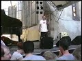 anlaesslich des bardentreffens gab peter hammill am 27.7. und am 29.7.2001 zwei konzerte in der ruine st. katharina - bei ueber 30 grad im schatten. privataufnahmen eines fans aus den niederlanden