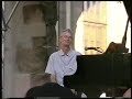 anlaesslich des bardentreffens gab peter hammill am 27.7. und am 29.7.2001 zwei konzerte in der ruine st. katharina - bei ueber 30 grad im schatten. privataufnahmen eines fans aus den niederlanden