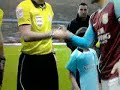 Jeugdige Villa-mascotte imiteert Suárez