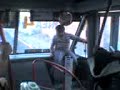niño acompañante chofer 