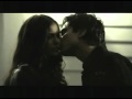 O beijo de Elena e Damo no Final Da temporada .