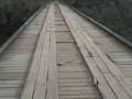 ATRAVESSANDO A PONTE ESTREITA..........