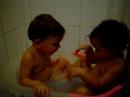 G�meos no Banho
