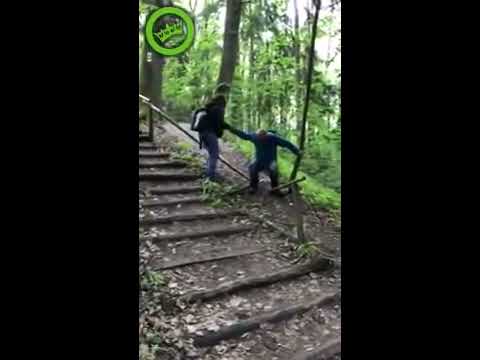 Co Ty wiesz o ciężkich powrotach z imprezy? Zobacz jak wracało tych dwóch kumpli