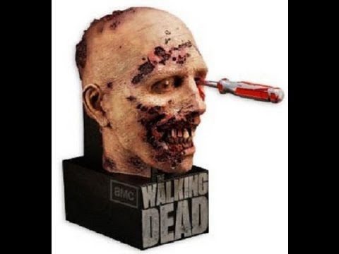 The Walking Dead Season 2 Blu-Ray Limited Edition Zombie Head / Bust Preview