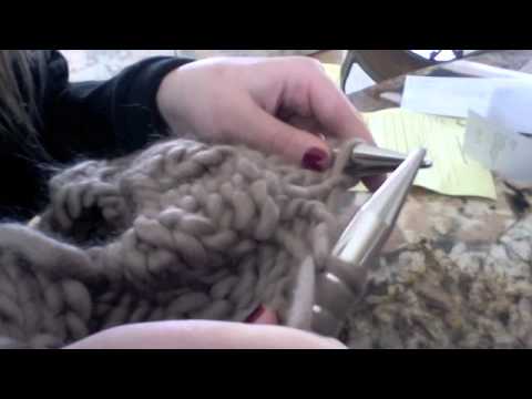 How to knit a cowl