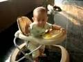videos de baby moon walker