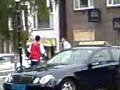 gozer in hillegomziet de dief van ze fiets en wil m achterna