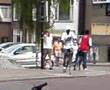 gozer in hillegomziet de dief van ze fiets en wil m achterna