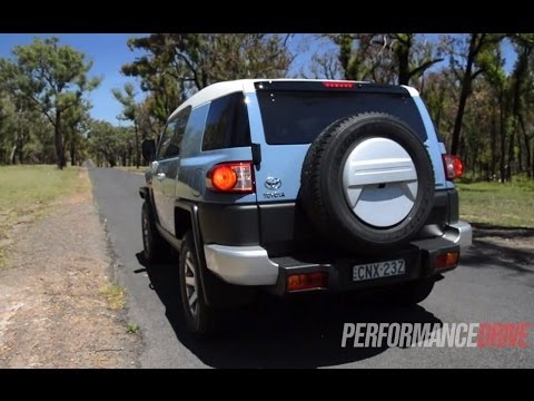 2014 Toyota FJ Cruiser 0-100km/h and engine sound 2014 Toyota FJ Cruiser 0-100km/h and engine sound
