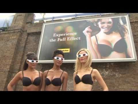 3D плакат на рекламном щите от Wonderbra (видео)