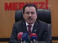 Akdeniz Üniversitesi'ndeki olaydan sonra Muhsin Yazıcıoğlu'nun olayla ilgili basın toplantısı.Siyasigüncel yorumu:Hitap yeteneği çok düşük bir siyasetçi. Olaylara çok düz bir bakış açısına sahip olduğunu konuşmasından rahatlıkla farkedebiliyoruz. Özellikle al tedbirini,sevket, yap dedi yapmadı mı, almadı mı gibi ifadeler bakış açısındaki düzlüğünü ortaya koyuyor. Batı örneği vermesi de sayın Yazıcıoğlu'nnun vidyoda söylediği sıfatı gibi kendisi için çok pişkince. Sanki Batı'nın savunuculuğunu yapan bir insan. Rica ederim sayın Yazıcıoğlu, ifadelerimizi seçerken düşüünerek konuşalım. Bu olayla ilgili olarak Devlet Bahçeli'nin net ve keskin tavrını takdir ettiğimi belirterek artık ülkü ocaklarının ırkçı, kavgacı ve şuursuz olan yapısına gerekli iyileştirmelerin yapılması gerektiğini düşünüyorum.Vidyo Zaman gazetesinin internet sayfasından alınmıştır. Vidyoda görüldüğü gibi cihan haber ajansı da vidyoyu çeken kurumdur.
