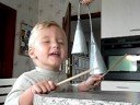 Le petit lutin et les percussions de Rio