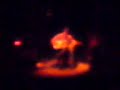 mardi 13 novembre 2007 vic chesnutt vient sur sc�ne apr�s okkervil river. il est accompagn� d'une partie de l'�quipe qui l'accompagne sur 