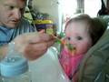 videos de Daddy Feeding Ryan