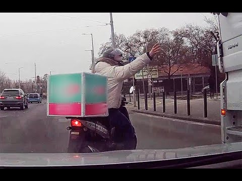 DOSTAWCA NA SKUTERZE ZACIERAŁ RĘCE Z ZIMNA. KIEROWCA TIR-A NIE MÓGŁ NA TO PATRZEĆ