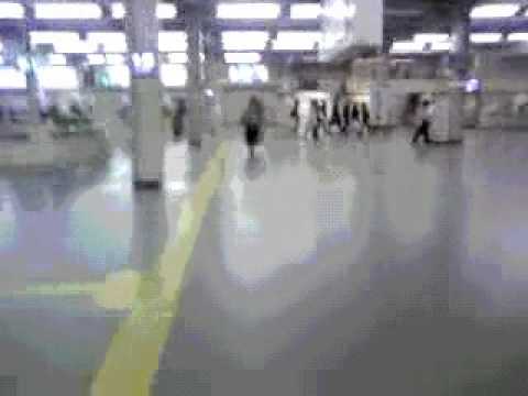 午前6時55分の阪急梅田駅と9400系
